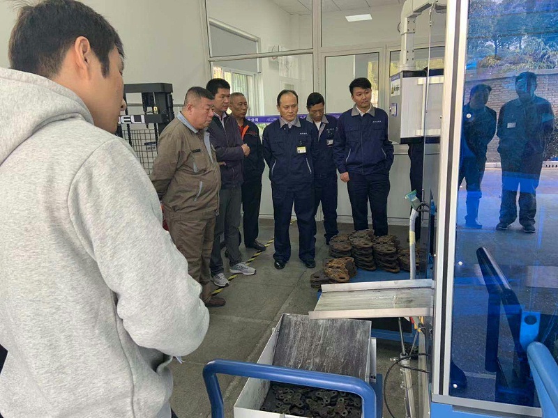 高鐵動(dòng)車組閘片（剎車片）自動(dòng)化檢測(cè)分解機(jī)順利通過(guò)上海鐵路局組織的聯(lián)合專家組驗(yàn)收