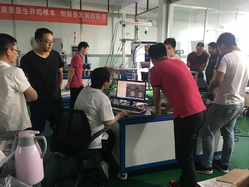 自動(dòng)化檢測(cè)分解機(jī)順利通過(guò)上海鐵路局聯(lián)合專家組驗(yàn)收—挪亞方舟
